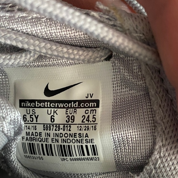 Women's Nike Roshe Gray Sneakers with Pink Swoosh - Picture 2 of 4